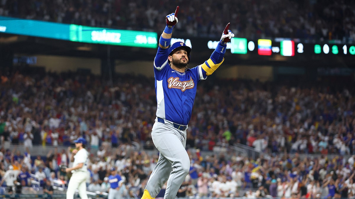 Eugenio Suarez celebrates home run