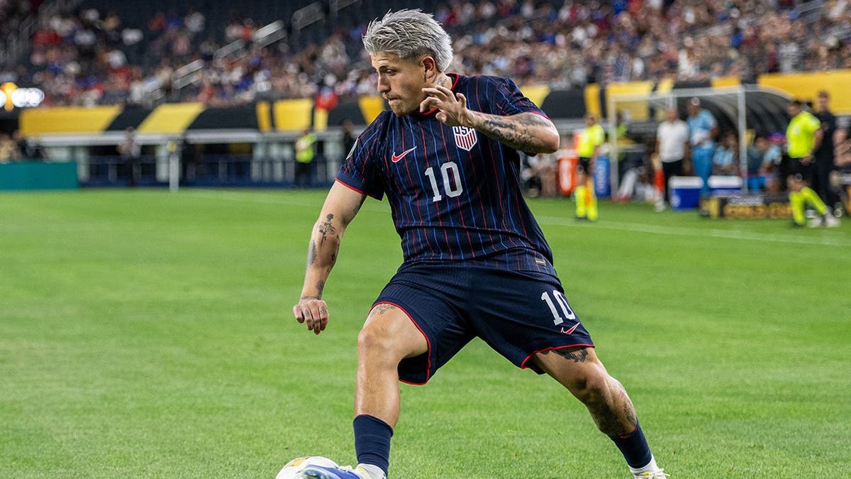 Diego Luna driving the ball during Gold Cup match at AT&T Stadium in Arlington, Texas