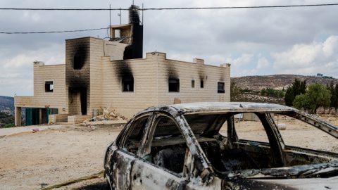 Jewish settlers clash with Israeli security forces to prevent Palestinian family’s return to West Bank home