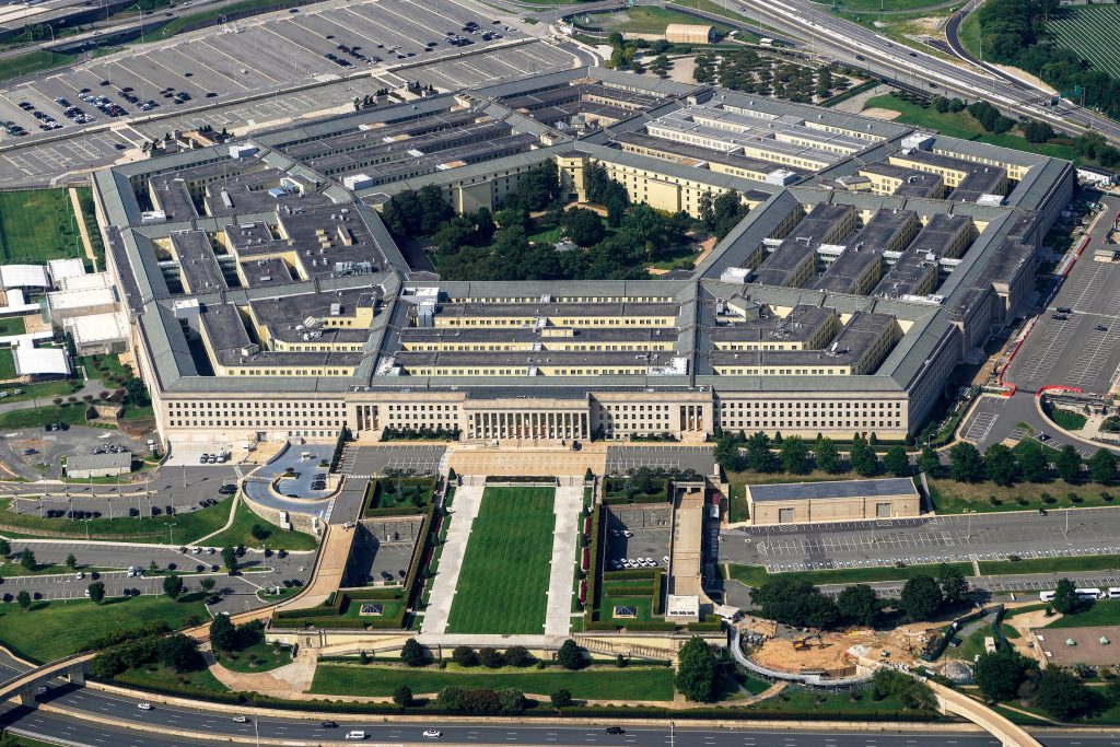 Elon Musk and Palmer Luckey's new Pentagon roles raise ethics worries